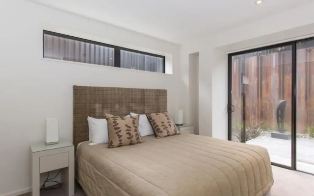 Lakeshore Springs Apartments