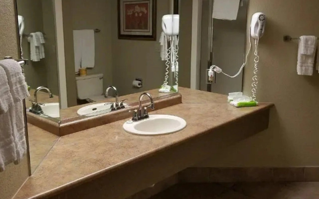 Apple Tree Inn and Suites