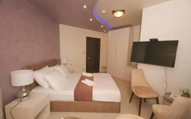 Bajadera Lux