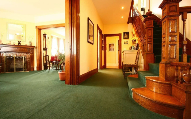 Come From Away B&B Inn