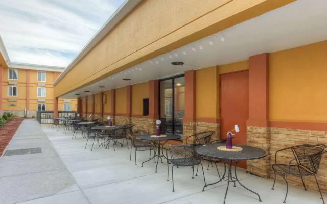 Quality Inn & Suites Chattanooga-East Ridge