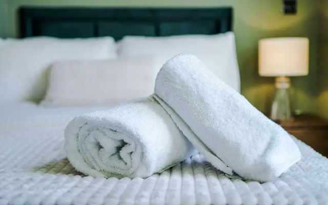 Hilltop Serviced Apartments - Stockport