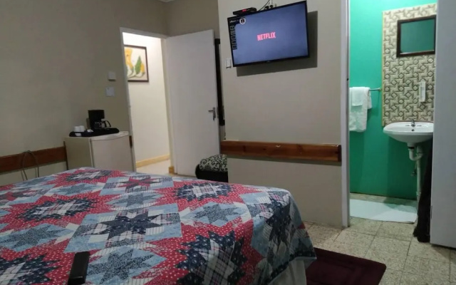 Entire 6-bedroom Villa Free Parking With Fast Wifi