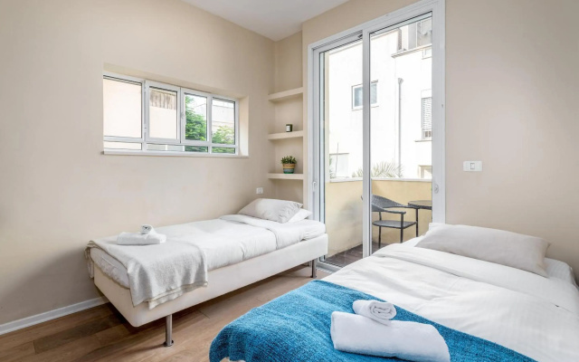 Ben-Gurion BLVD 2BDR close to the beach