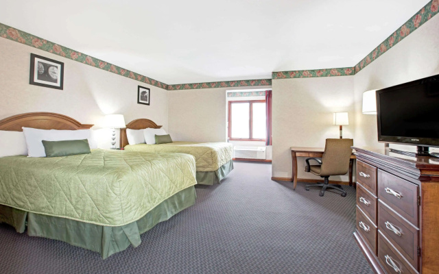 Ramada by Wyndham Flemington