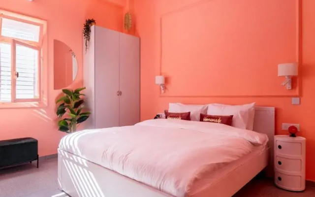 Glamorous Pink Pearl Studio/Beach/Parking/Netflix