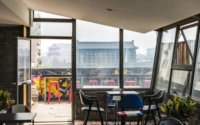 Xi'An Busy Hotel Bell Tower City Wall