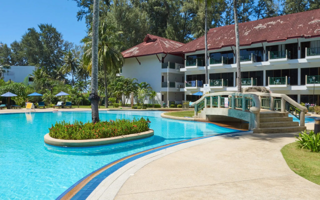 Курортный отель Amora Beach Resort Phuket