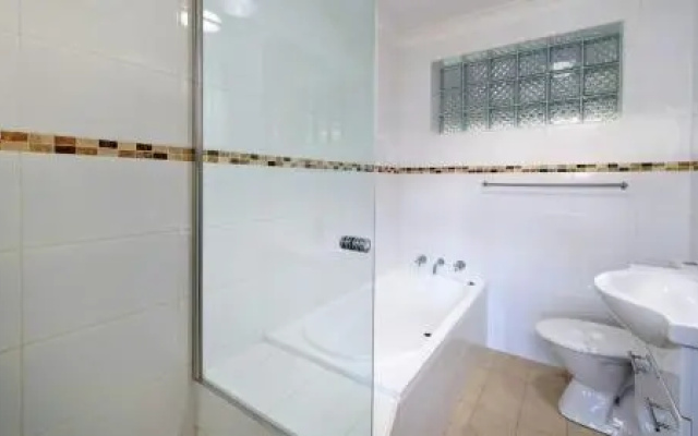 Cara Nobbys Beach 11 Wesley Avenue