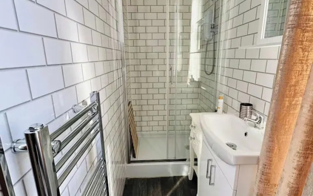 Apartment Sleeps 4 With Beach Access
