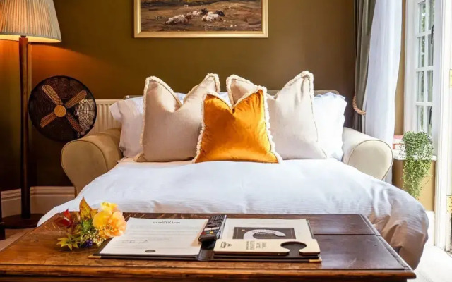 High Corner Inn