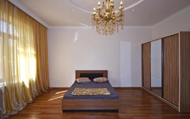 Tumanyan street, 3 bedrooms New Renovated apartment TM662