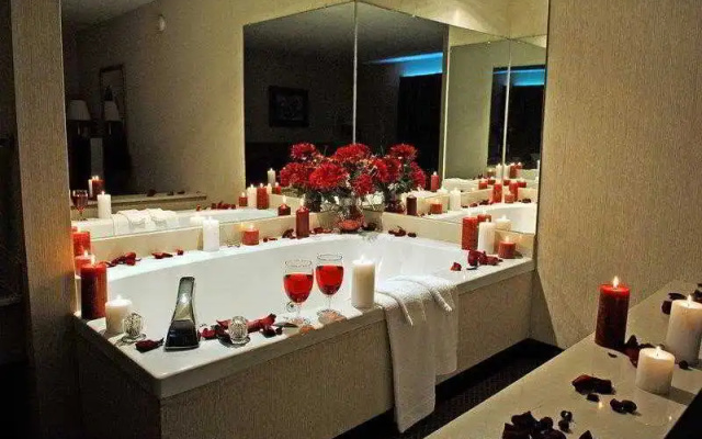 The Parkwood Inn & Suites