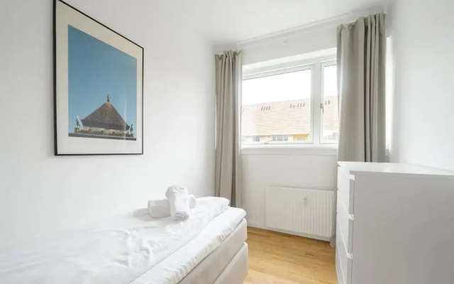 Great 2-bed in Frederiksberg w Balcony - 203