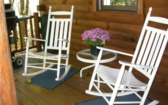 Cricket Hill Lodge & Cabins