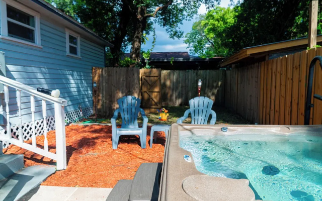 Hot Tub Home With Commercial Parking