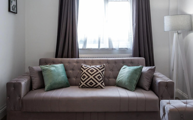 Hamlet Mews by Sorted Stay