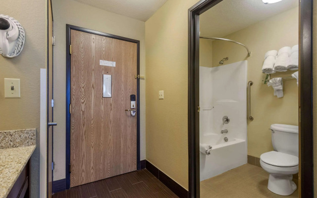 Comfort Inn & Suites Pittsburg KS