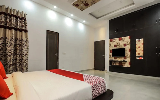 OYO 19456 Hotel Shagun Palace