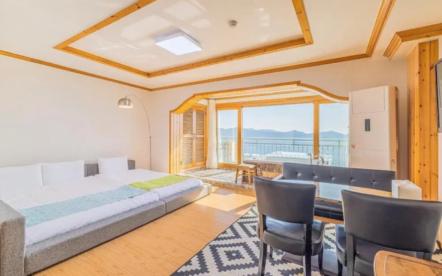 Geoje Daesan Oceanview Spa Pension