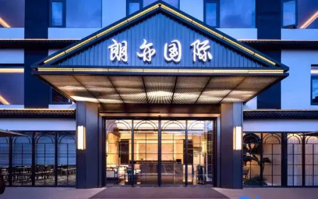 Longyi International Hotel（Xintangwei Subway Station）