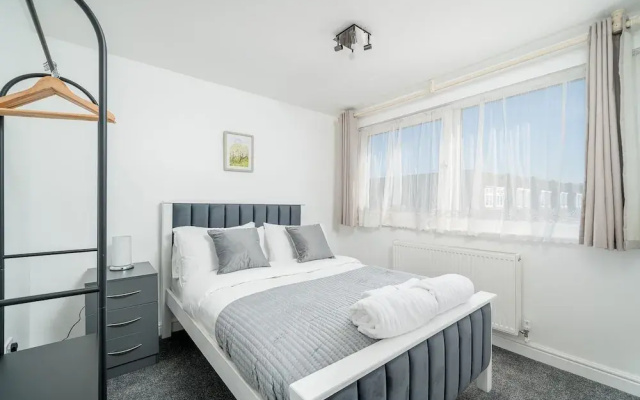 5 Bed House - Sleeps 11 - Garden