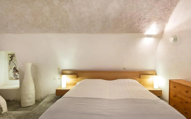 Andreas Cultural Cave House in Imerovigli, Santorini