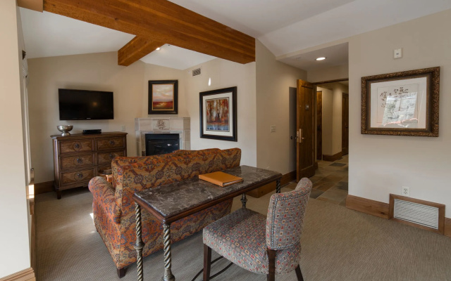 The Chateaux Deer Valley