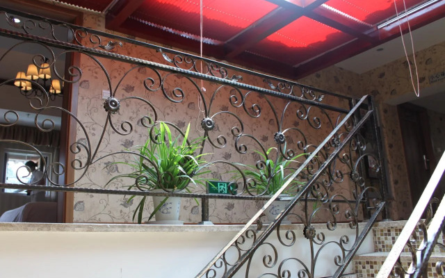 Royal Garden Inn