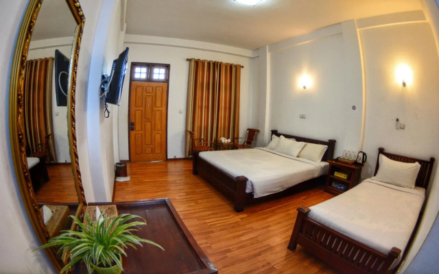 Hotel Spring