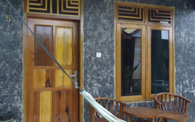 Coral Voice Homestay & Bar