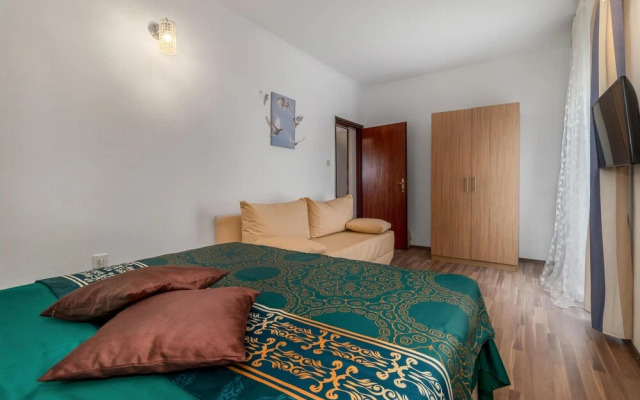 Beautiful Home in Crikvenica With Wifi and 6 Bedrooms