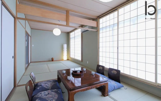 Spacious 2 bedroom Japanese Apt for 10 ppl 401