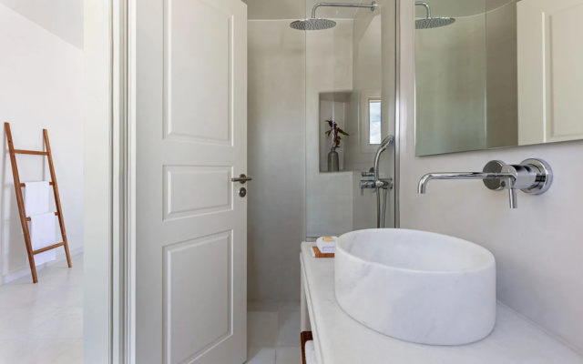 Ammothines Cycladic Suites