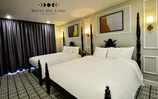 Hotel Del Luna