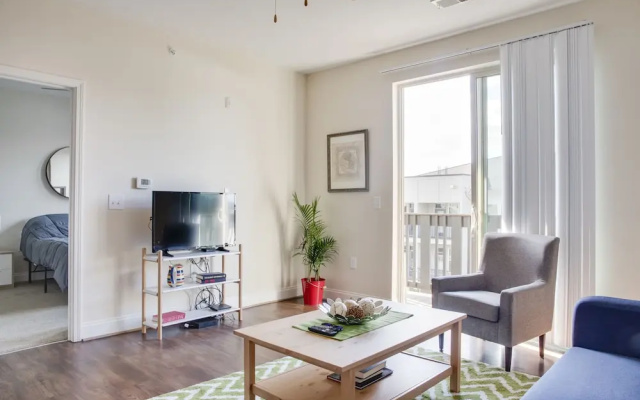 Plaza Midwood 1 and 2 BR Apts with Parking by Frontdesk