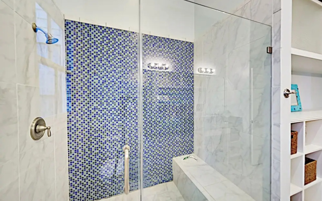 Renovated Historical - 2 Br Apts