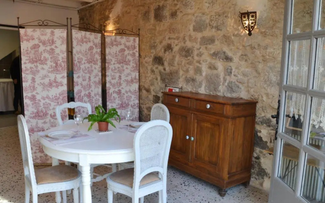 Charmant studio dans le centre historique de Vias