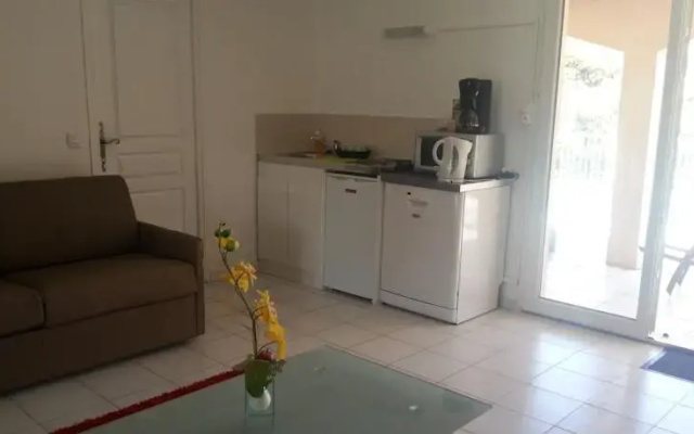 Studio avec piscine