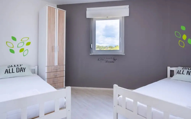 Lovely Apartment in Novalja near Sea Beach & Town Center