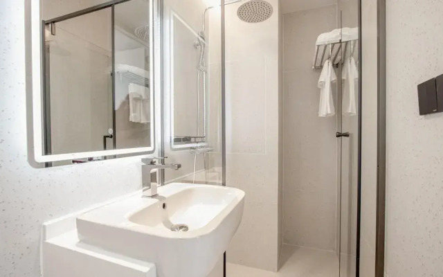 189/77 2BR Beachfront Seaview Pool Access