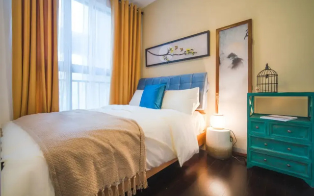 Locals Boutique Apartment Qianshan No.8