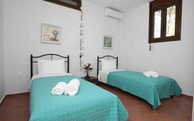 Skoutari Bungalows Galateia room