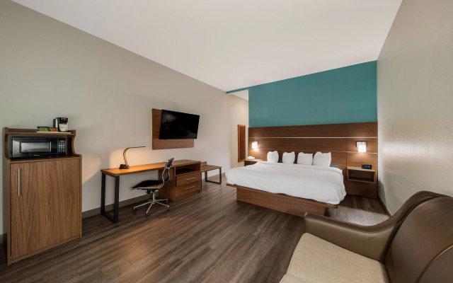 Best Western Plus Bowie Inn & Suites