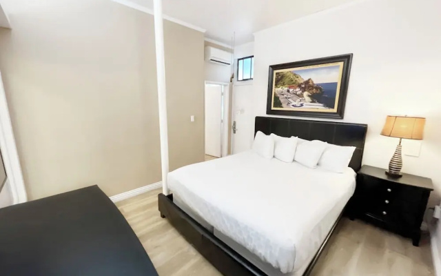 Catalina Courtyard Suites