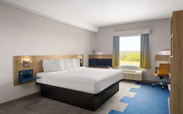 Microtel by Wyndham Lachute