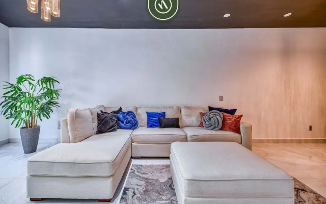 Modern 2BR Condo in Old Town - Private Terrace