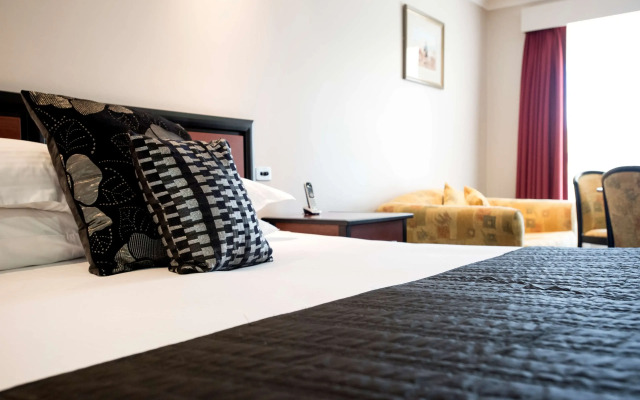 Best Western Plus All Settlers Motor Inn