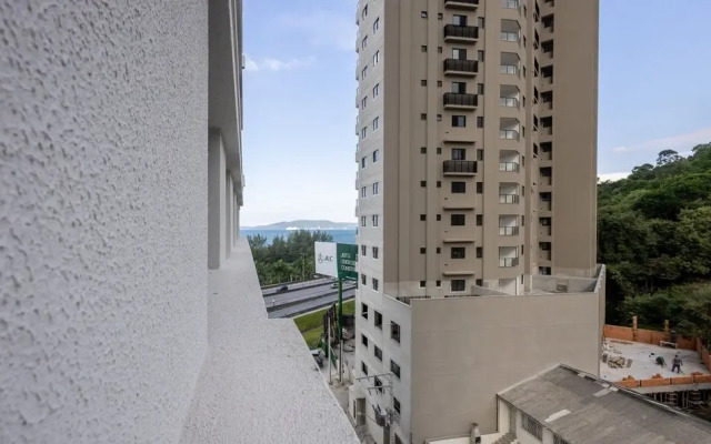 Sea View apt w/ BBQ in Itapema Sbn0705