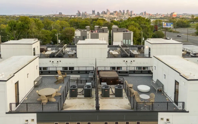 Rooftop Fire Pit Skyline Views Near Broadway
